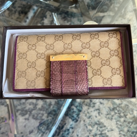 Gucci wallet long beige with purple leather lining and interior. - Picture 2 of 9